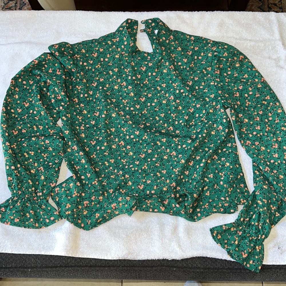 Flower print blouse petite